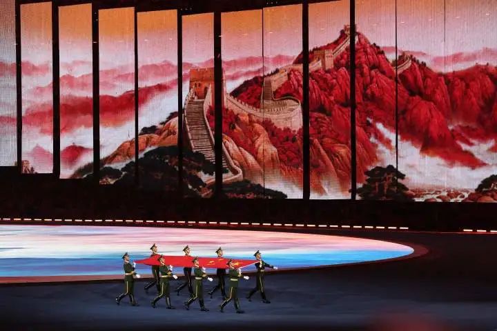 數(shù)字火炬手創(chuàng)意從何而來？如何“跑到”現(xiàn)場觀眾面前？揭秘→